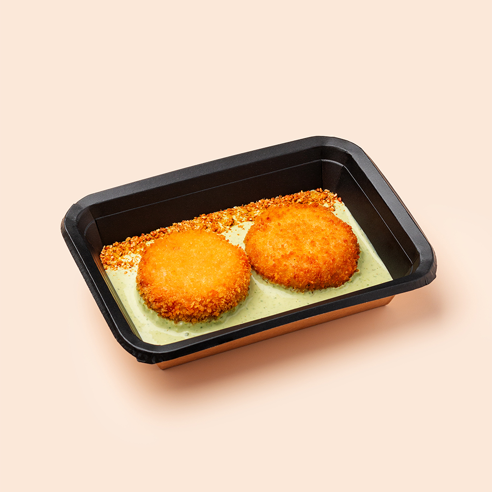Нежные биточки из птицы с овощами в сливочном песто