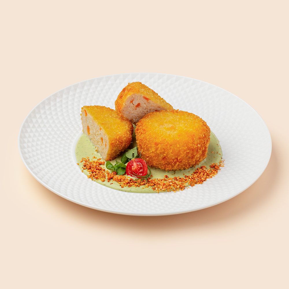Нежные биточки из птицы с овощами в сливочном песто